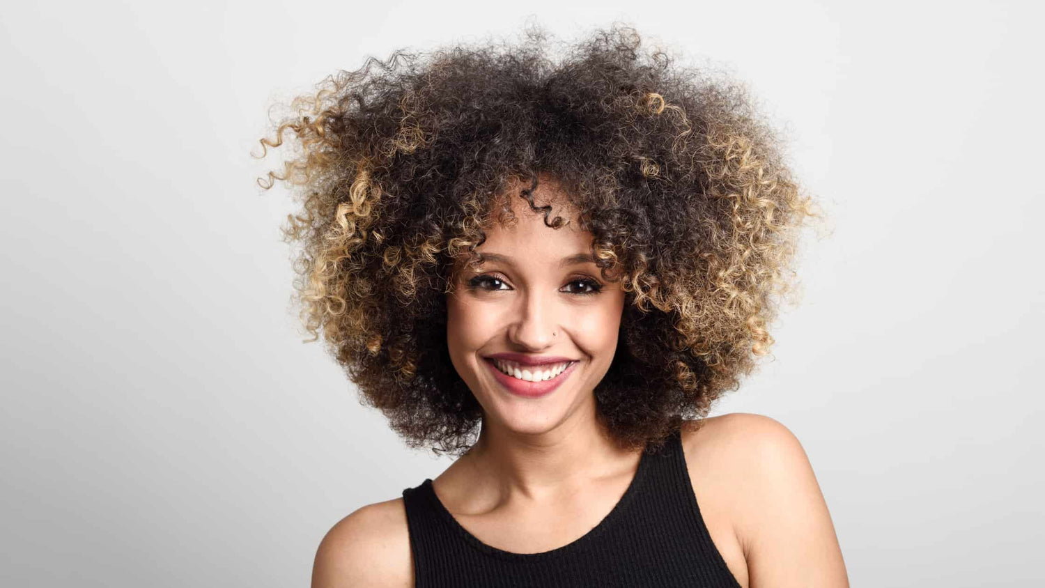 women with Curly Hair Extension takes a selfie