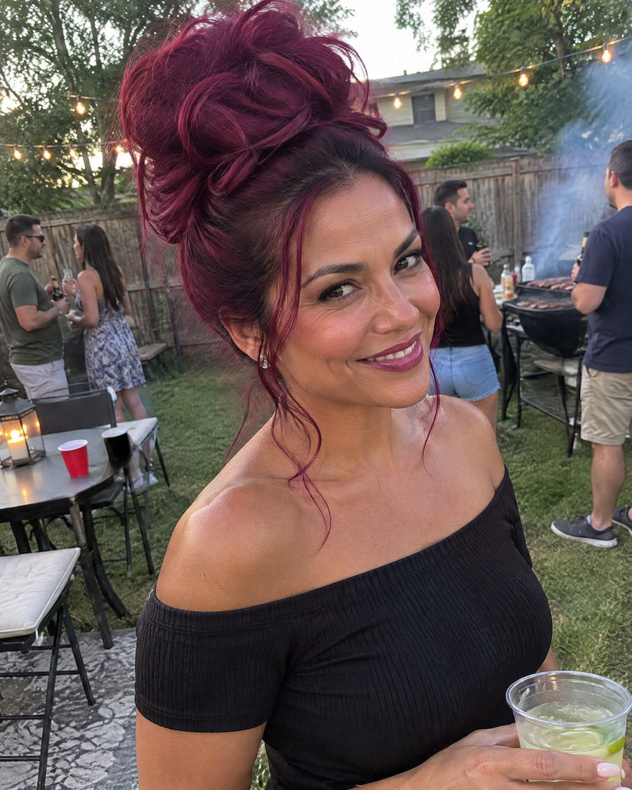 Woman wearing the JuvaBun Messy Bun in Burg at a backyard party