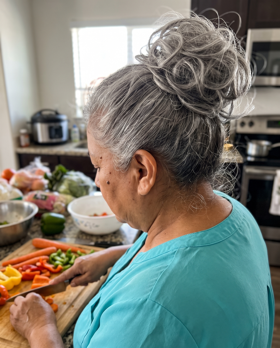 Woman wearing the JuvaBun Messy Bun in Salt And Pepper in her kitchen