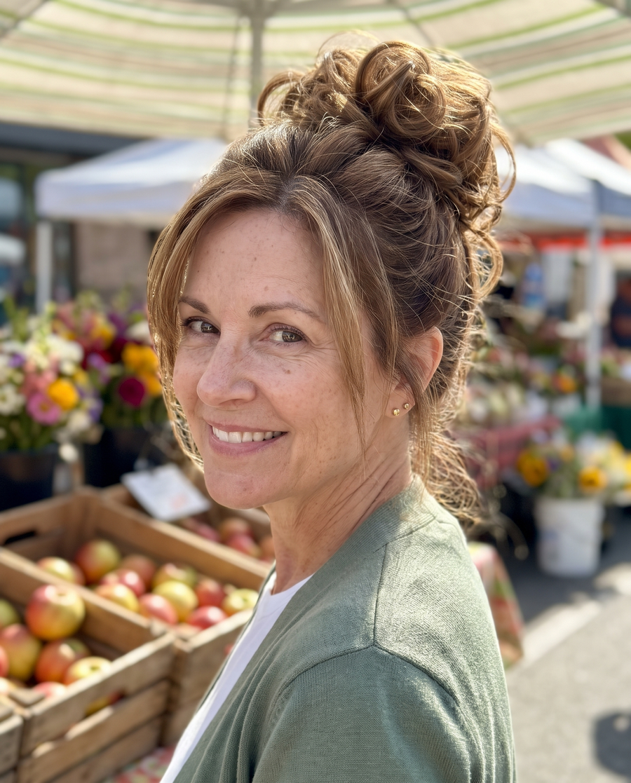 JuvaBun Messy Bun in Light Brown on a woman with light brown highlighted hair, front view