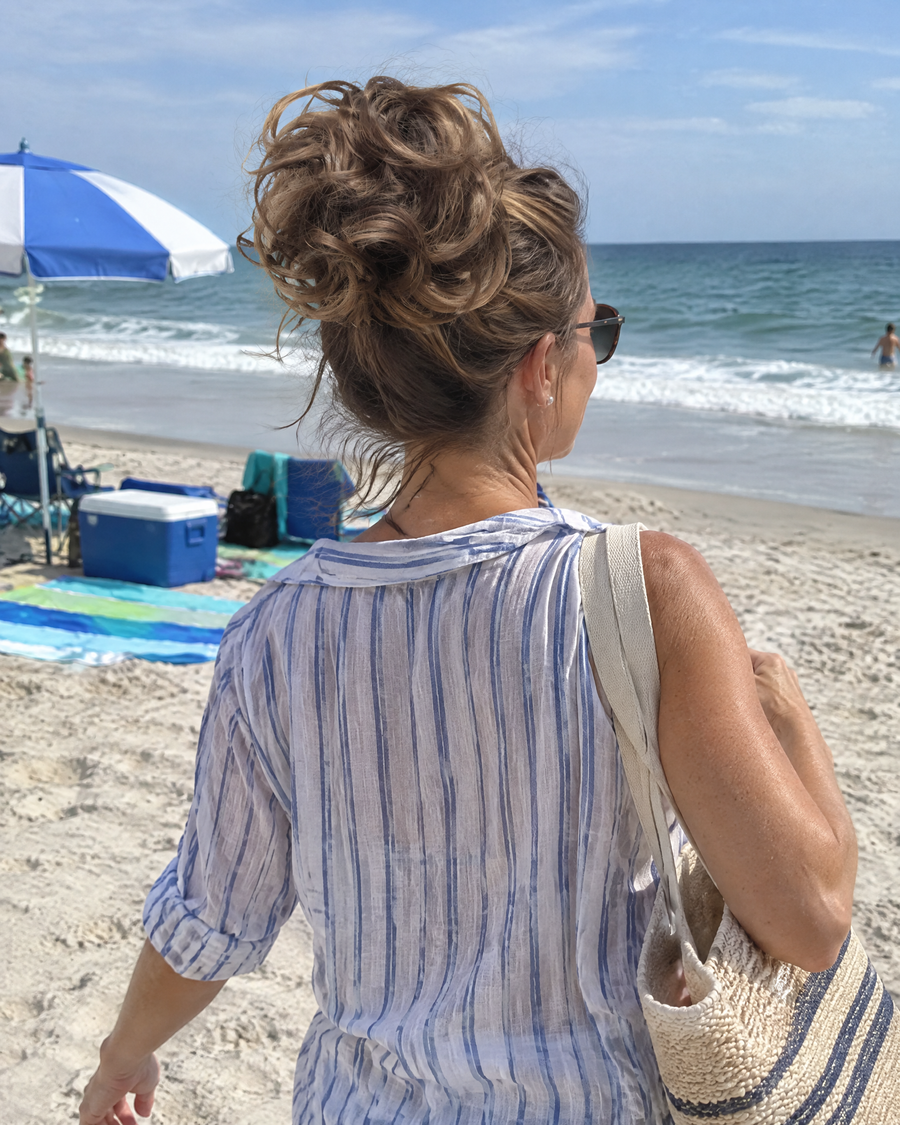 Woman wearing the JuvaBun Messy Bun in Light Brown at the beach